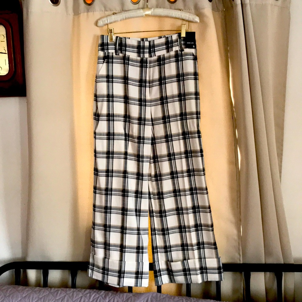 7th Avenue Design Studio, New York and Company! never worn, size 8, wide leg